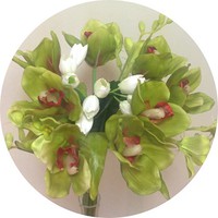 Букет орхидей из латекса; h=45; 8 орхидей; 3 фрезии, листья; цвет зеленый Цена 1500.00 руб